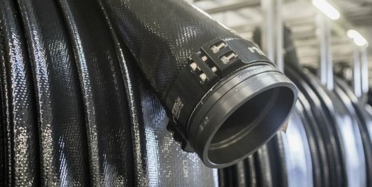 Wąż płaskoskładny do wody ze złączami rowkowymi