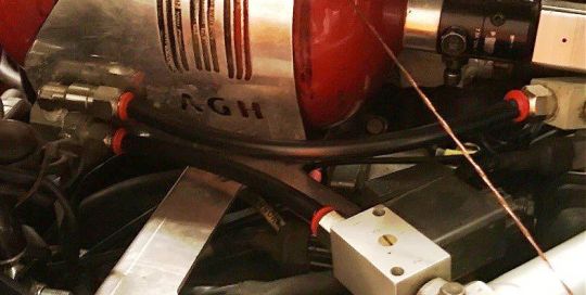 Wąż poliamidowy w układzie pneumatycznej zmiany biegów bolidu AGH Racing